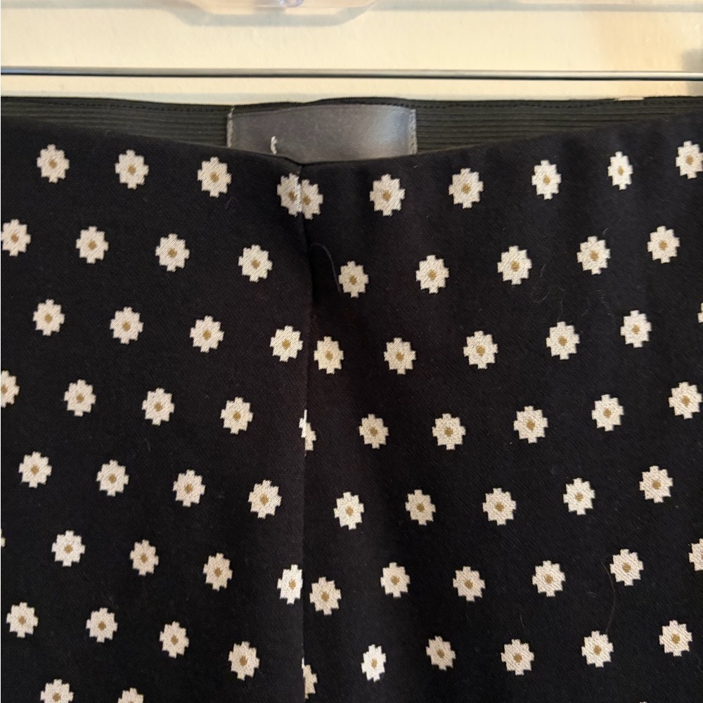 Anthropologie Mikayla Cropped Flare Pants Black Ditsy Daisy Print Size Medium - Picture 8 of 11